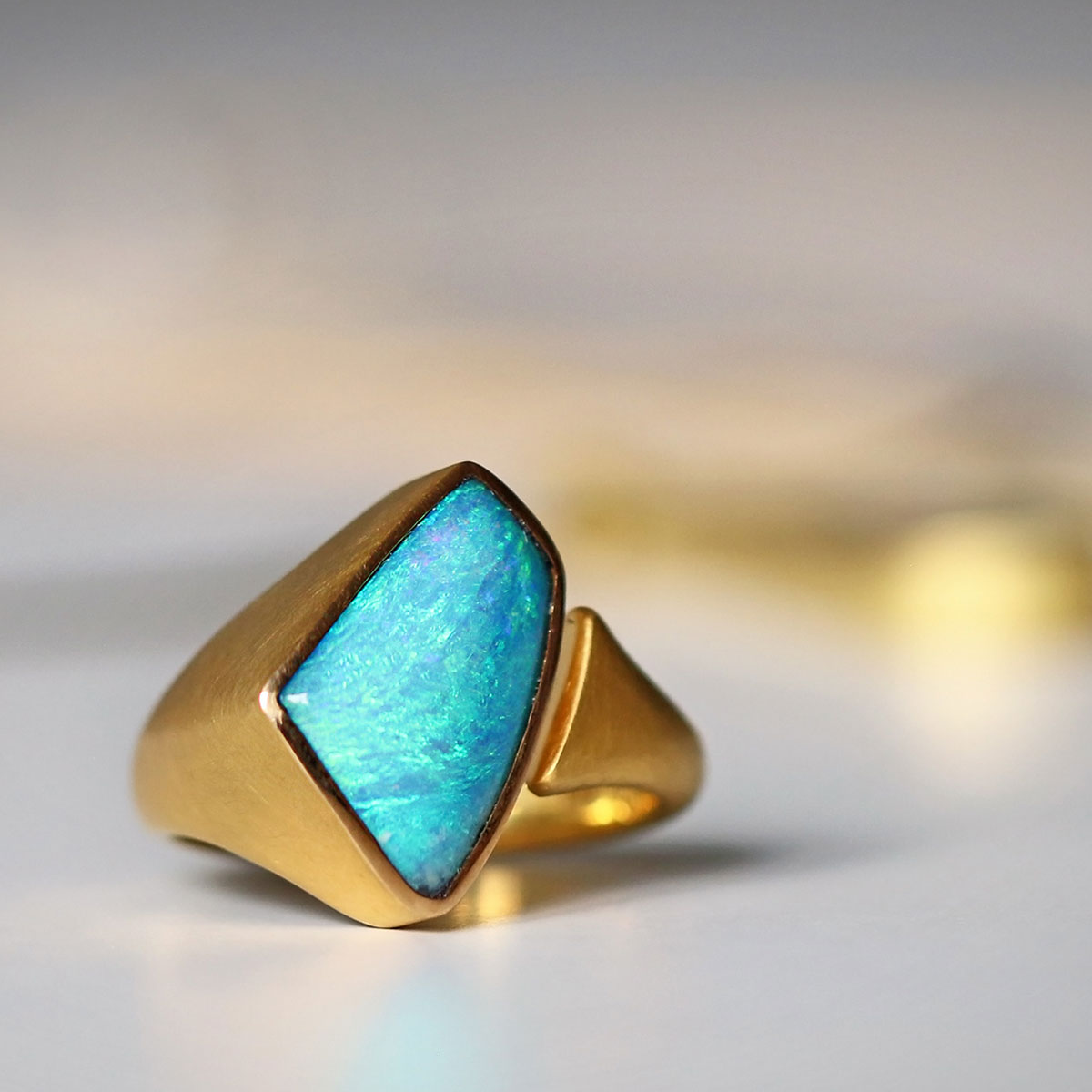 Neiske Lehrte Schmuck Ring Gold Opal