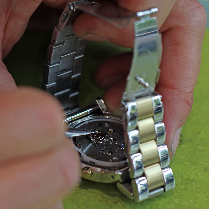 Uhren Werkstatt Service Reparatur Neiseke Lehrte